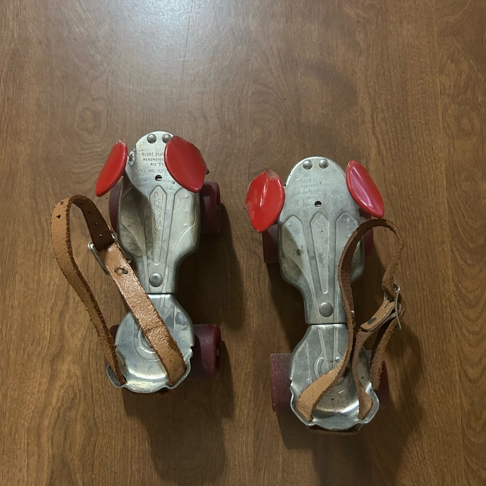 Vintage Globe roller skates